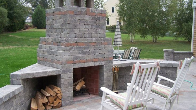 Portsmouth, RI outdoor fireplace with paver 